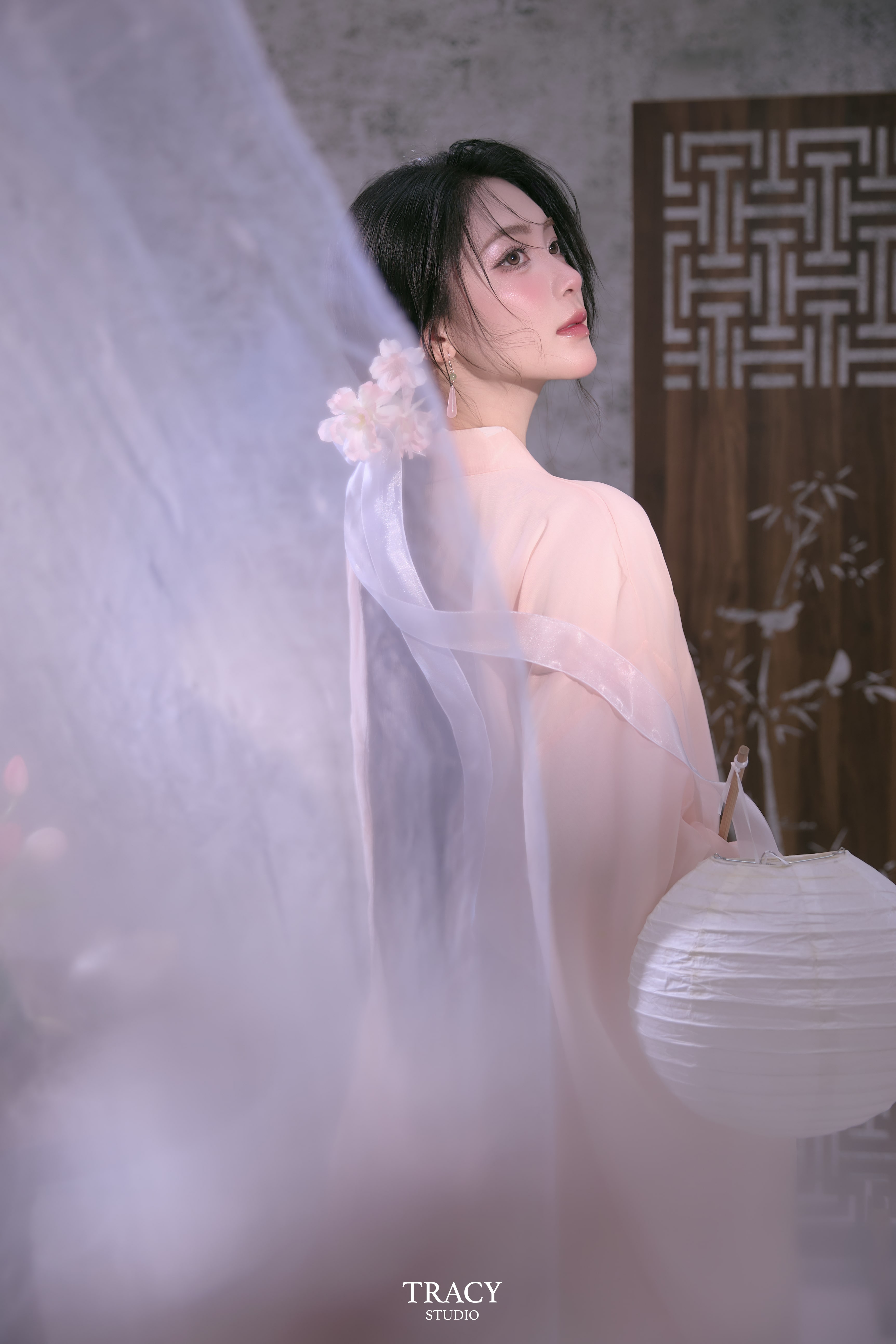 frontend/img/gallery/anh-tet-yem-ao-dai/tracy-studio-chup-co-trang-hang (4).jpg